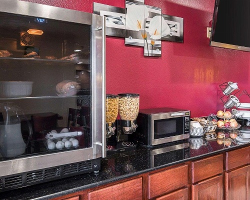 Econo Lodge Inn & Suites Natchitoches image 17