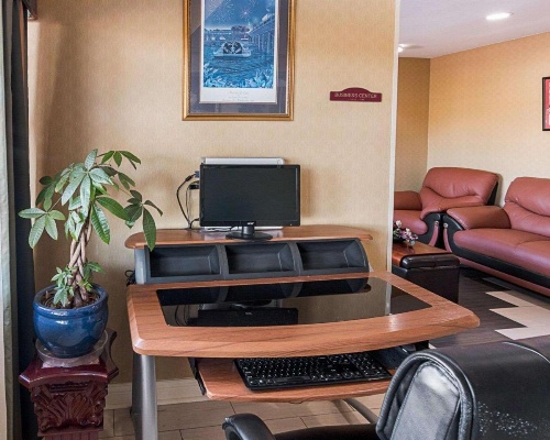 Econo Lodge Inn & Suites Natchitoches image 26