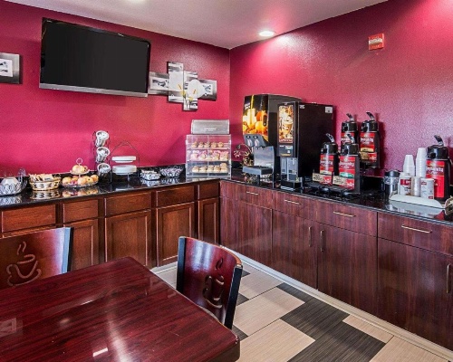 Econo Lodge Inn & Suites Natchitoches image 8